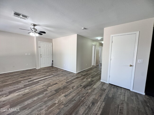 Building Photo - 9138 W Ross Ave