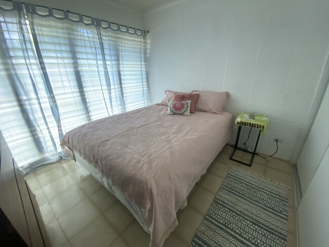 Building Photo - Furnished Private Room for Rent | Large Bed | Shared Home | Honolulu