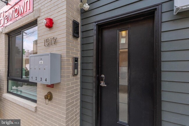 Building Photo - 1521 N Stillman St