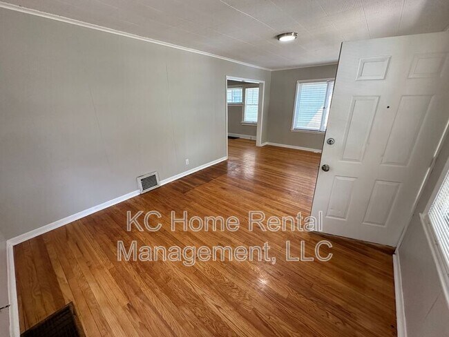 Building Photo - 402 Van Brunt Blvd