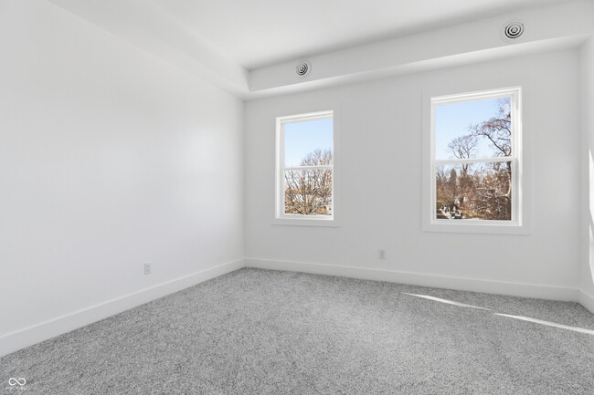 Building Photo - 29 N State Ave