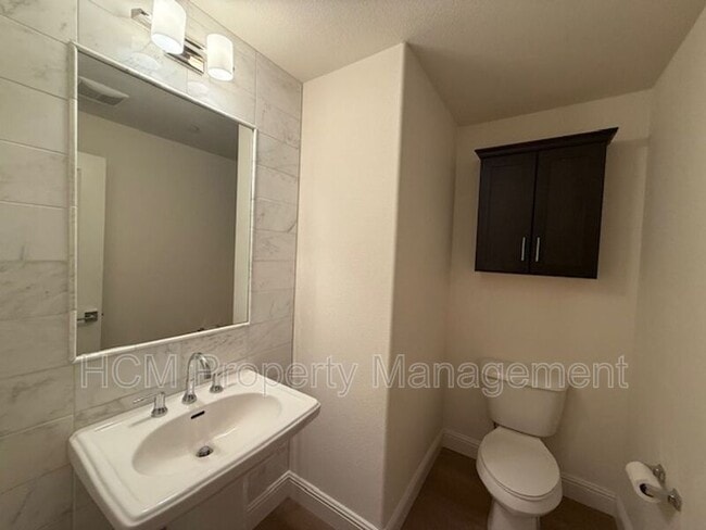 Building Photo - 804 El Paseo