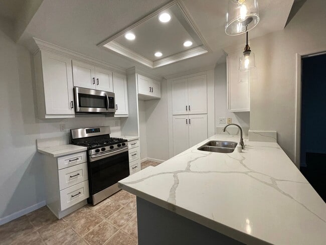 Building Photo - Spacious Dual Master in Laguna Niguel
