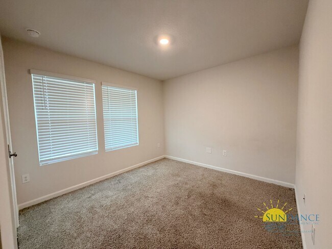 Building Photo - Spacious 5-Bedroom Home in Plantation Woods, East Milton!