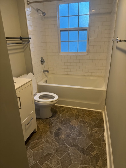 Building Photo - 14 Church St