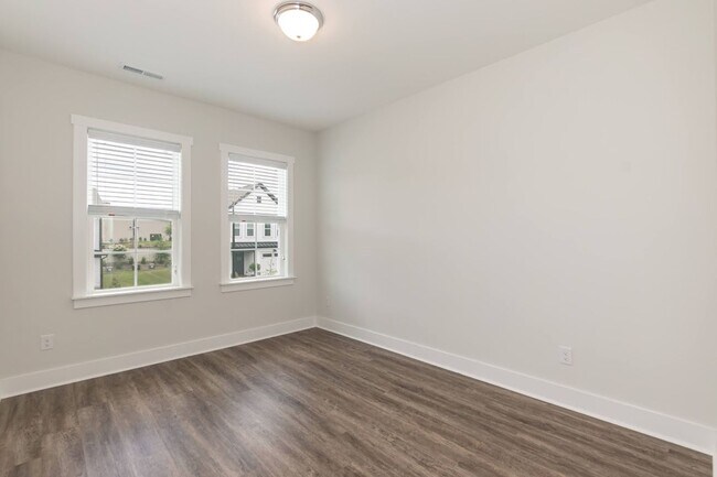 Building Photo - Brand New Corner Townhome in Rolesville!