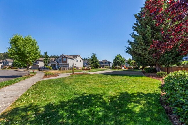 Building Photo - Beautiful 3-bed/2-bath Orting Home in Rive...