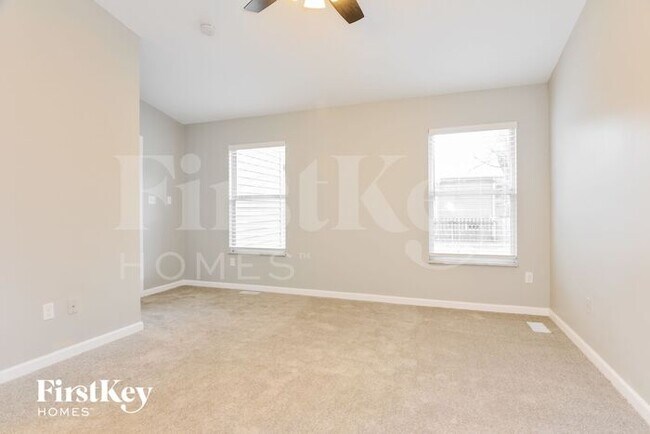 Building Photo - 16609 Green Pines Dr