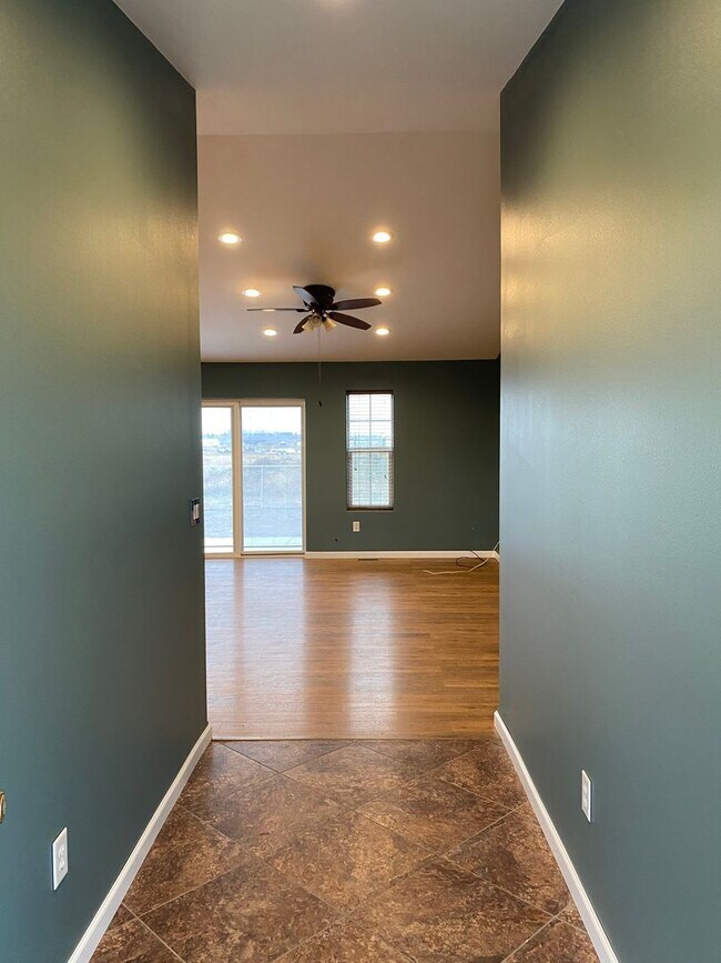 Building Photo - Spacious 3 BR 2 BA 2 Car garage on acreage