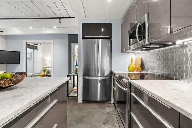 Building Photo - 90 Wareham St