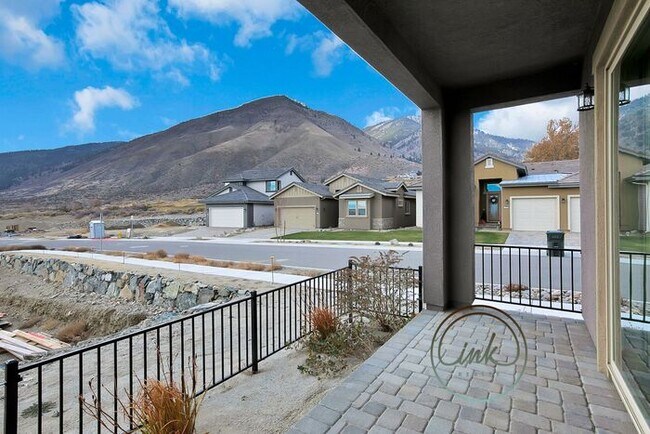Building Photo - Beautiful Genoa Home