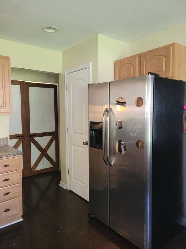 Building Photo - Short term rental 3 to 6 months