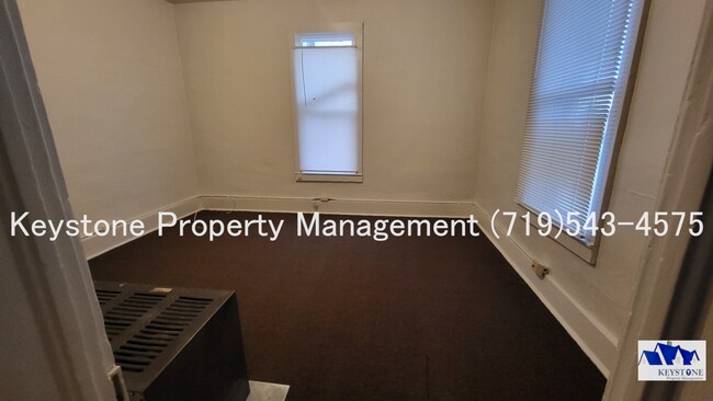 Building Photo - $350 OFF Move-In Special! ALL UTILITIES INCLUDED! Studio Apartment w/ Private Entrance! $700/$700