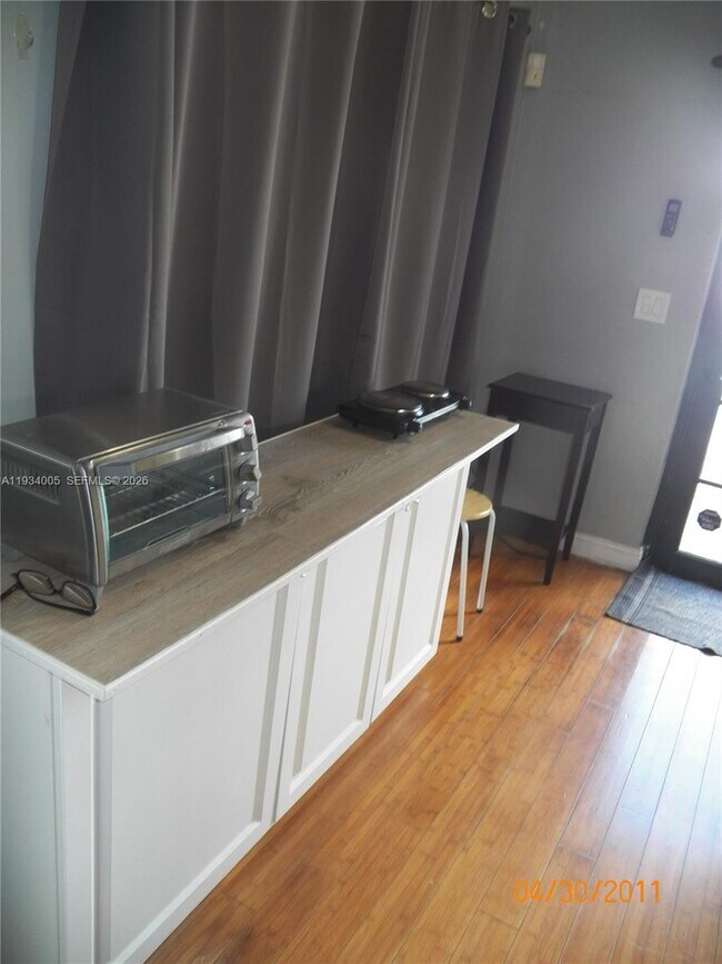 Building Photo - 600 N 35th Ave