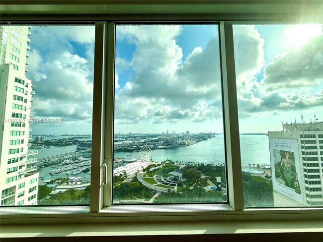 Building Photo - 253 NE 2nd St