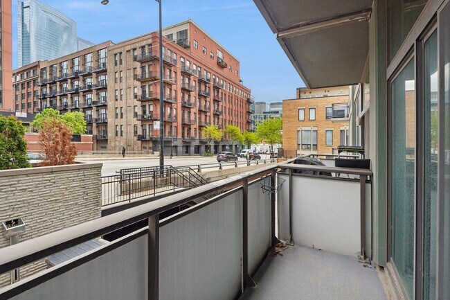 Building Photo - 650 W Wayman St