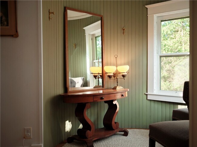 Building Photo - 38 Lake St