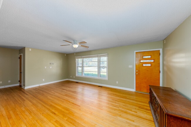 Building Photo - 1009 Park Dr