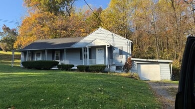 Building Photo - 2 bedroom side by side duplex ready now!