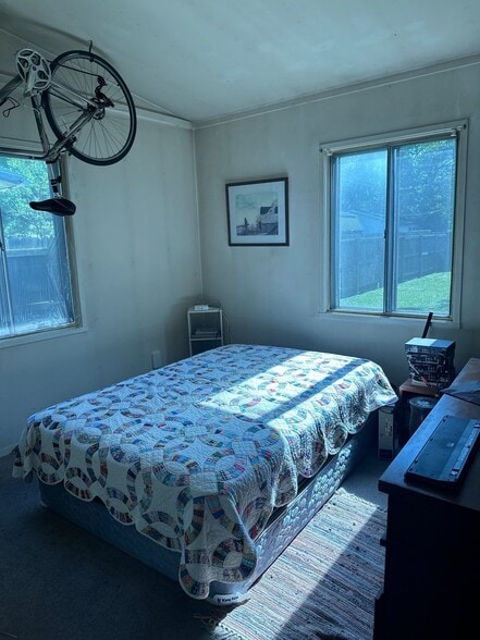 Building Photo - 1323 Cedar St