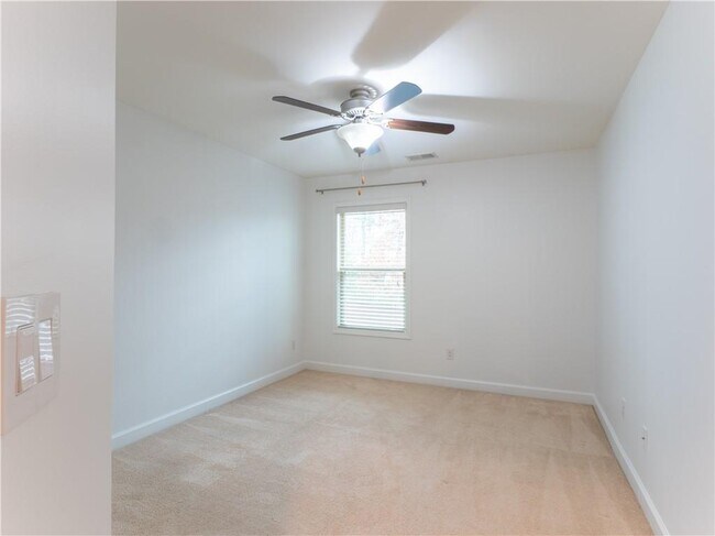 Building Photo - 4865 Alexandria Ave