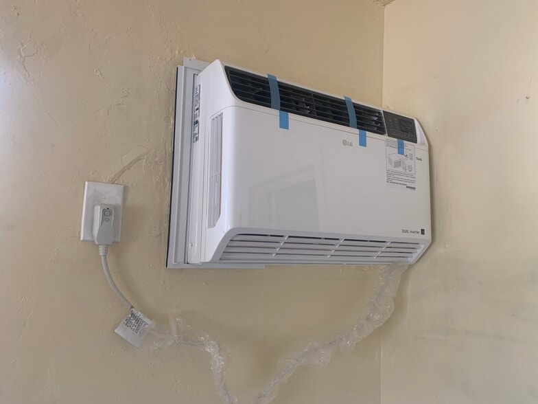 AC unit - 3112 SW 12th Plz