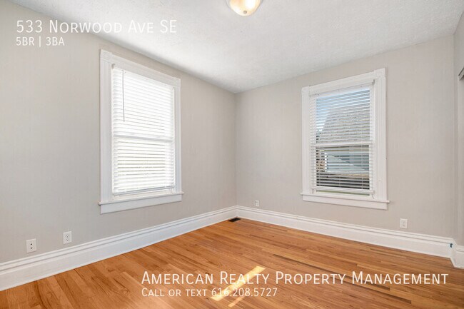 Building Photo - 533 Norwood Ave SE