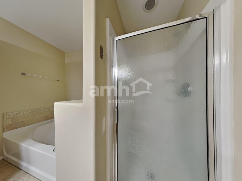 Building Photo - 412 Flint Dr