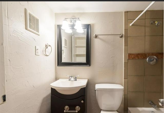 Building Photo - 1505 W Lovers Ln