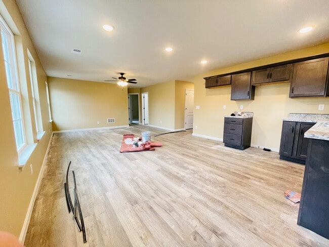 Building Photo - 106 Diane Ct