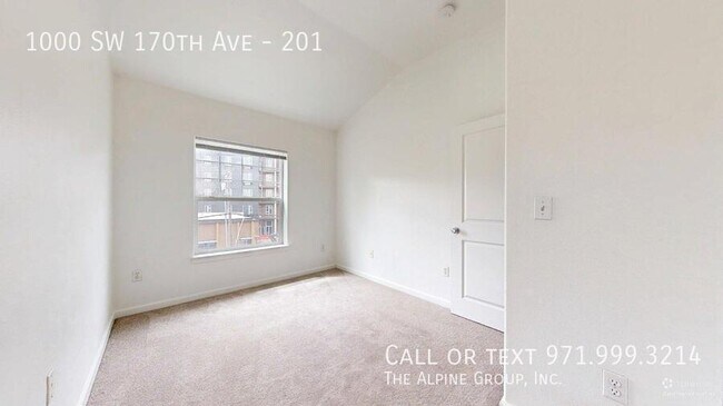 Building Photo - 1000 SW 170th Ave
