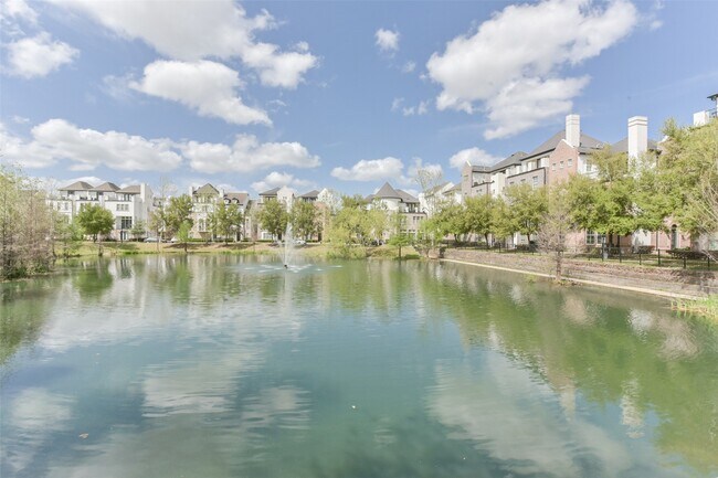 Building Photo - 9450 London Bridge Station