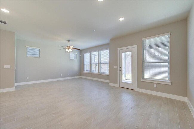 Building Photo - 1709 Summerlyn Ter Dr