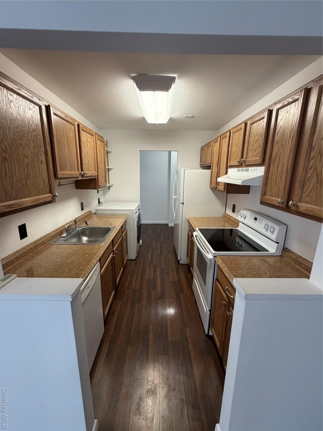 Building Photo - 17 Village Park Dr