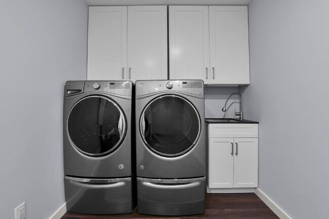 Building Photo - "Coastal Comfort Awaits: Spacious 3-Bed, 3-Bath Furnished Retreat in Moss Creek on the Marsh!"