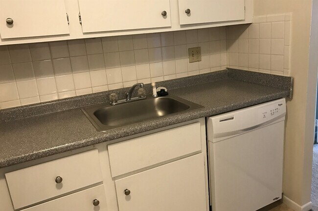 Building Photo - 95 Powers St