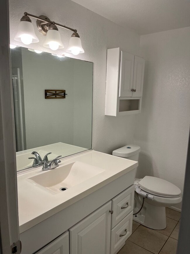 Building Photo - Conveniently located home featuring 2 main bedrooms!