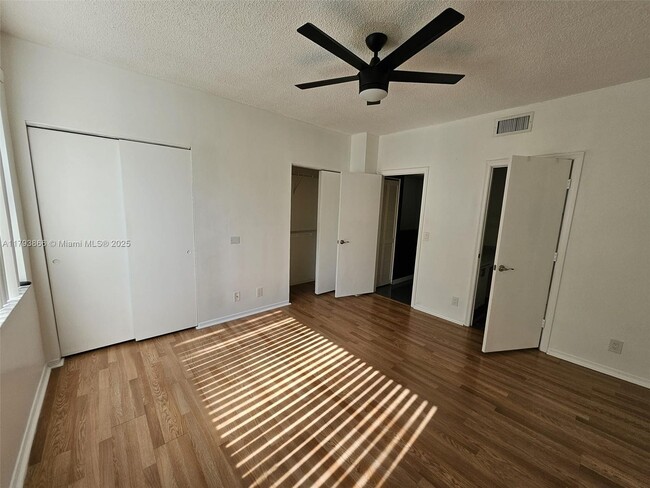 Building Photo - 117 SW 96th Ave
