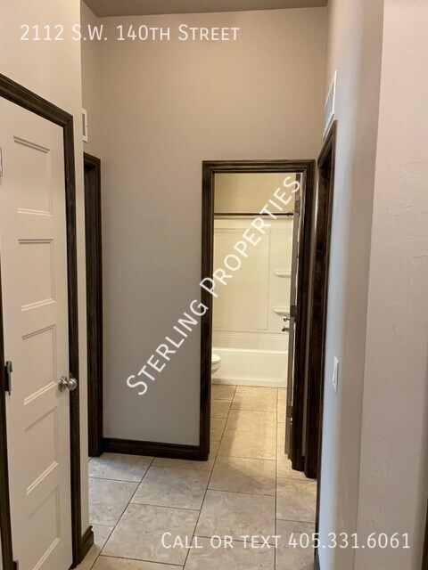 Building Photo - 2112 SW 140th St