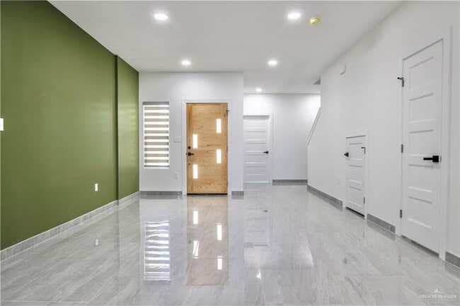 Building Photo - 23 Cassandra St