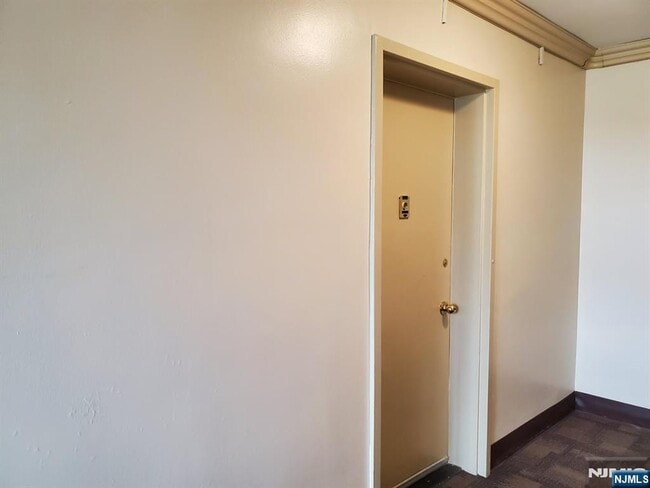 Building Photo - 3001 Edwin Ave