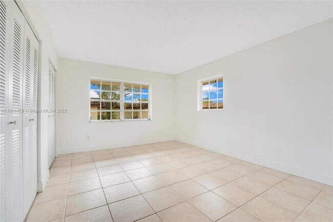 Building Photo - 8500 SW 109th Ave