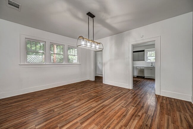Building Photo - Updated 3/2 in  SW Ardmore