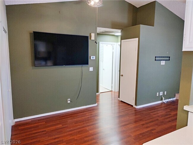 Building Photo - 5350 Rod Ct