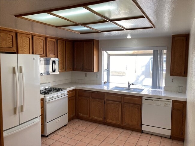 Building Photo - 2300 Maple Ave