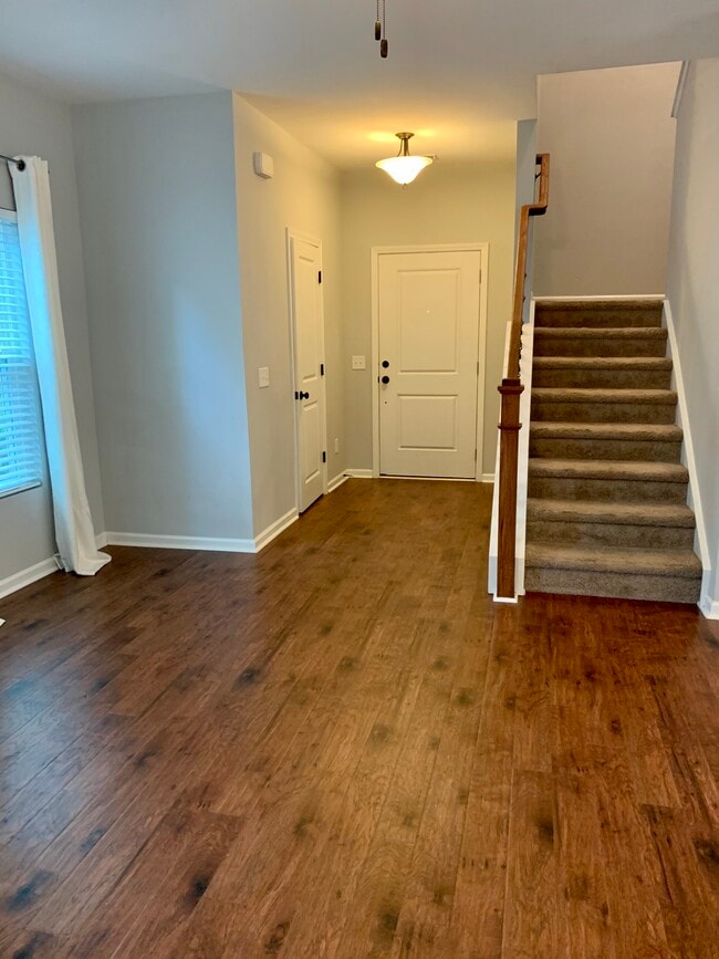 Front entrance - 1545 Oldenburg Dr