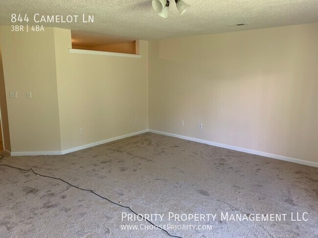 Building Photo - 844 Camelot Ln