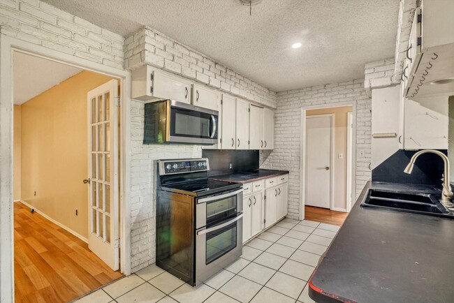 Building Photo - 107 Ash Ln
