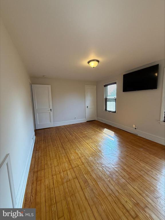 Building Photo - 17 Dowling Ave