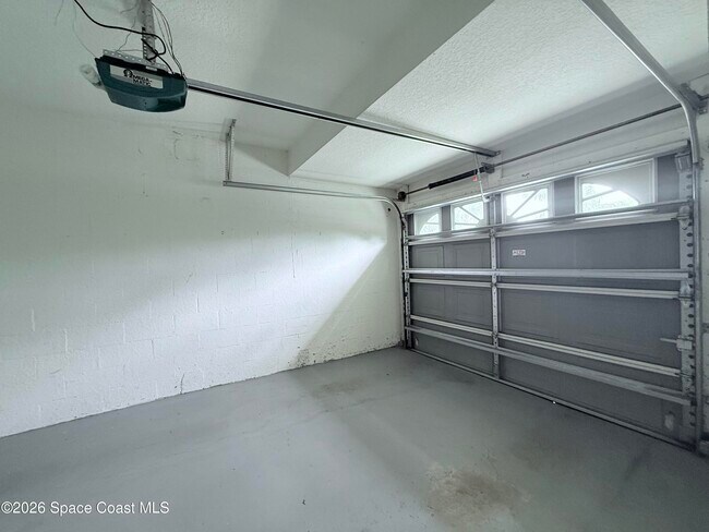 Building Photo - 812 Handsome Cab Ln